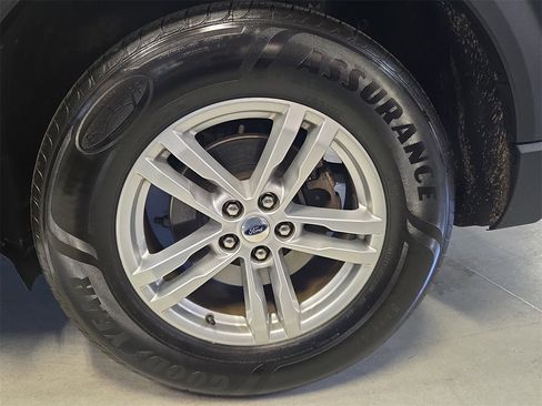 Used 2023 Ford Explorer XLT w/ Equipment Group 202A image 33