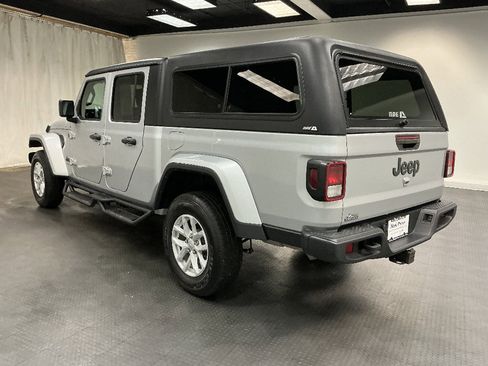 Used 2023 Jeep Gladiator Sport AWD/4WD image 3