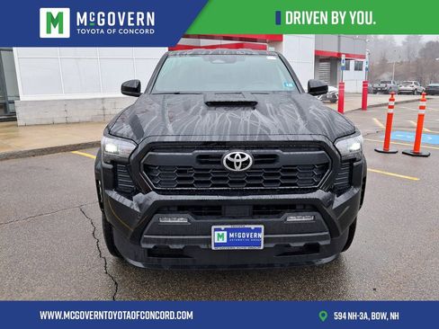 Used 2025 Toyota Tacoma TRD Sport AWD/4WD image 9
