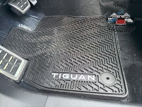 New 2026 Volkswagen Tiguan SE R-Line image 18