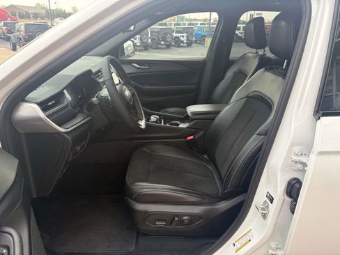 Certified 2024 Jeep Grand Cherokee Altitude image 12