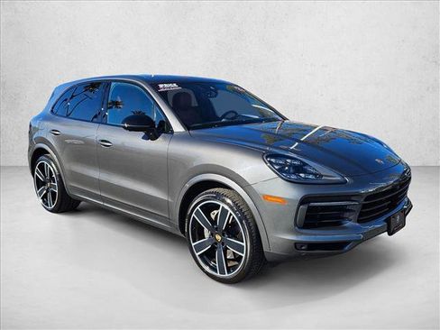 Used 2023 Porsche Cayenne S image 3