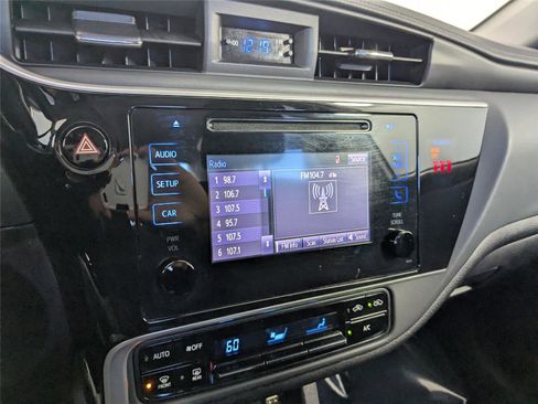 Used 2018 Toyota Corolla LE image 15