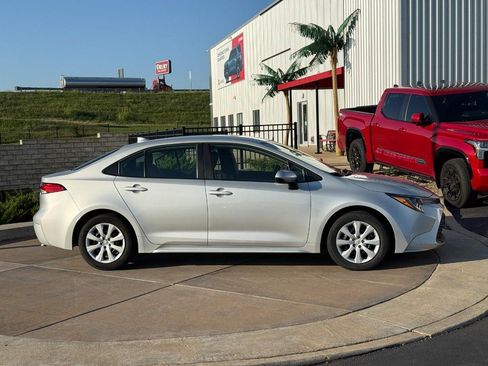 Used 2025 Toyota Corolla LE FWD image 2