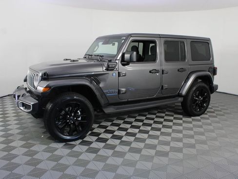 Used 2025 Jeep Wrangler Unlimited Sahara AWD/4WD image 2