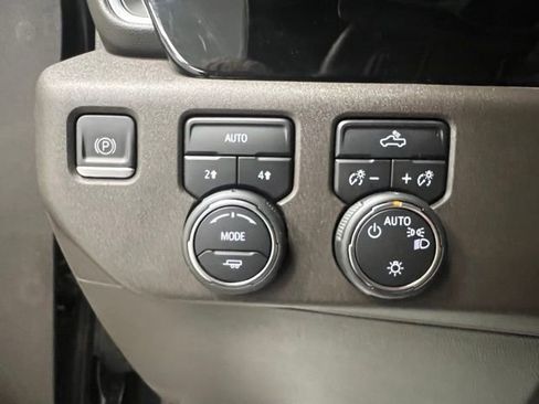 Used 2022 Chevrolet Silverado 1500 LT w/ Convenience Package II image 25