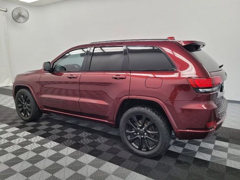 Used 2020 Jeep Grand Cherokee Altitude RWD image 3