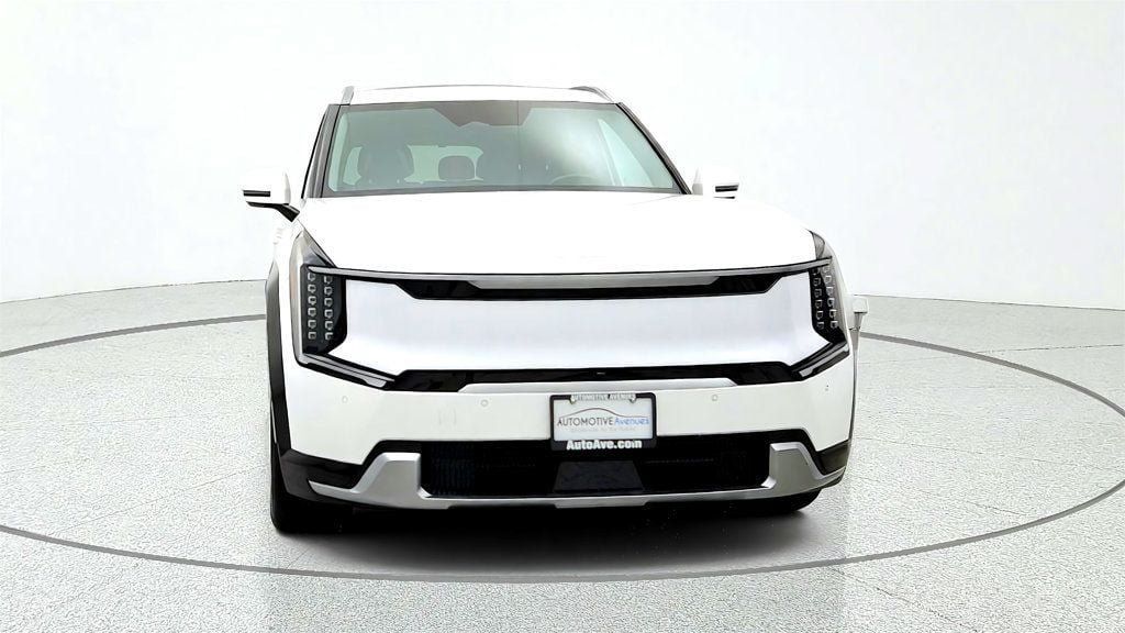 Used 2024 Kia EV9 Land AWD/4WD image 2