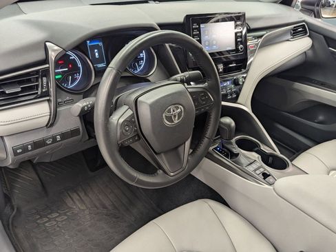 Used 2022 Toyota Camry SE image 3