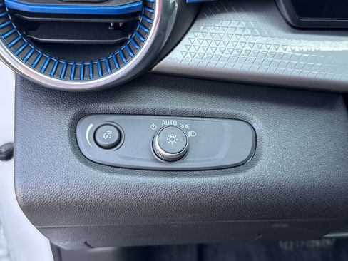 Used 2025 Chevrolet Trax LT w/ Driver Confidence Package image 14