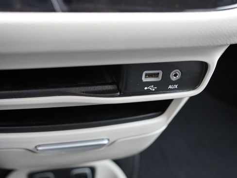 Certified 2017 Chrysler Pacifica Touring-L image 30