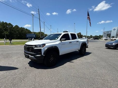 Used 2024 Chevrolet Colorado Trail Boss AWD/4WD image 3
