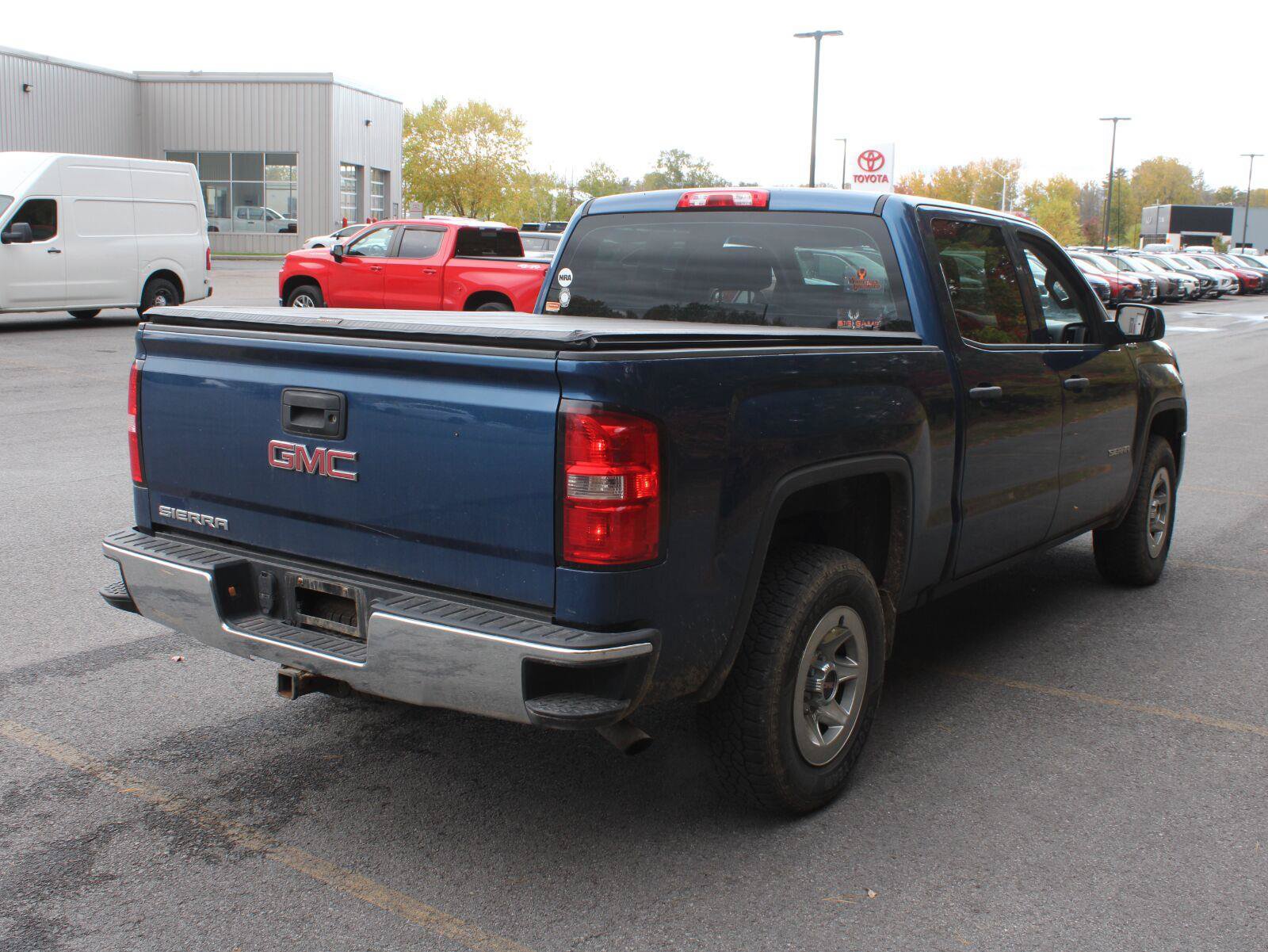 Used 2016 GMC Sierra 1500 4x4 Crew Cab w/ Sierra Convenience Package image 4