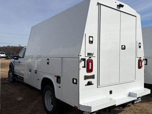 New 2026 Ford F550 4x4 Crew Cab image 5