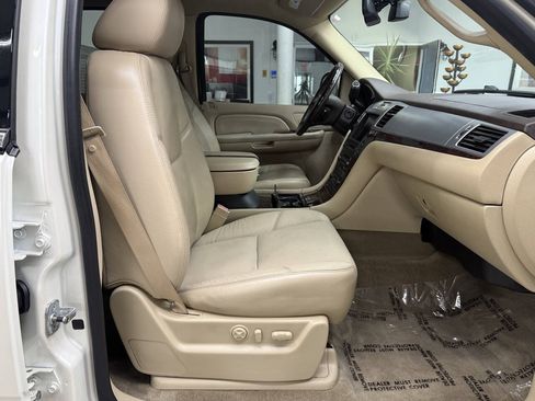 Used 2009 Cadillac Escalade AWD image 17