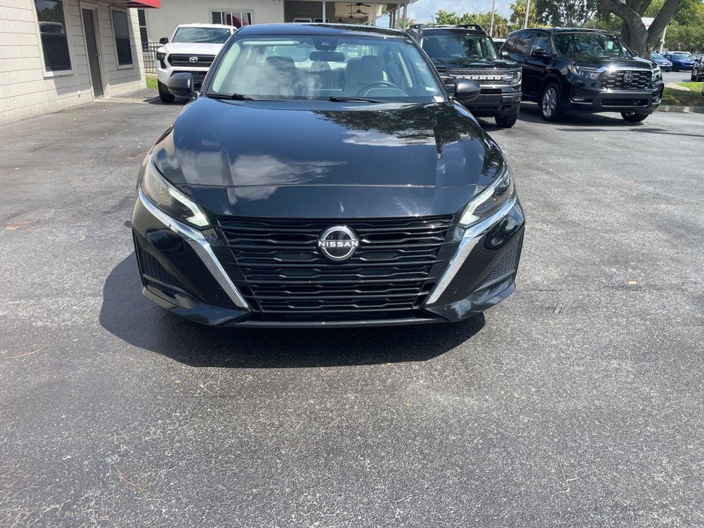 Used 2025 Nissan Altima 2.5 SV FWD image 8