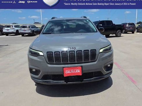 Used 2023 Jeep Cherokee Altitude Lux AWD/4WD image 3