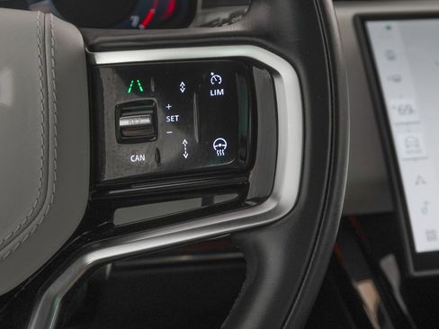 Used 2025 Land Rover Range Rover Sport SE image 22