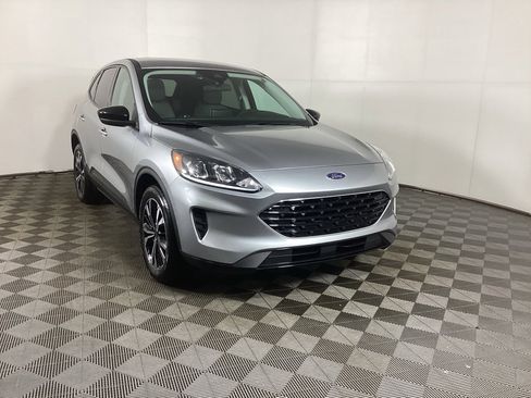 Used 2022 Ford Escape SE w/ SE Sport Appearance Package image 1