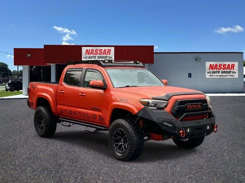 Used 2017 Toyota Tacoma SR5 w/ Tow Package AWD/4WD image 3