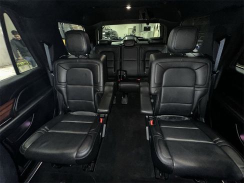 Used 2018 Lincoln Navigator Premiere image 26
