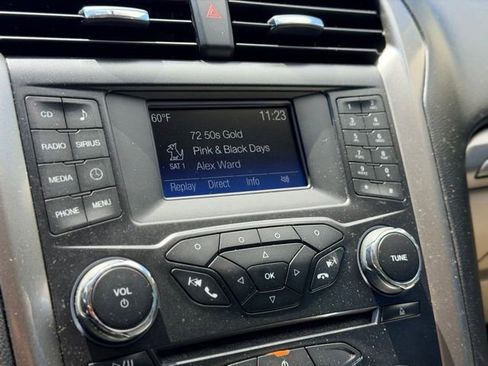 Used 2017 Ford Fusion SE FWD image 10