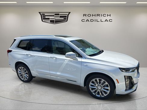 Used 2021 Cadillac XT6 Premium Luxury AWD/4WD image 3