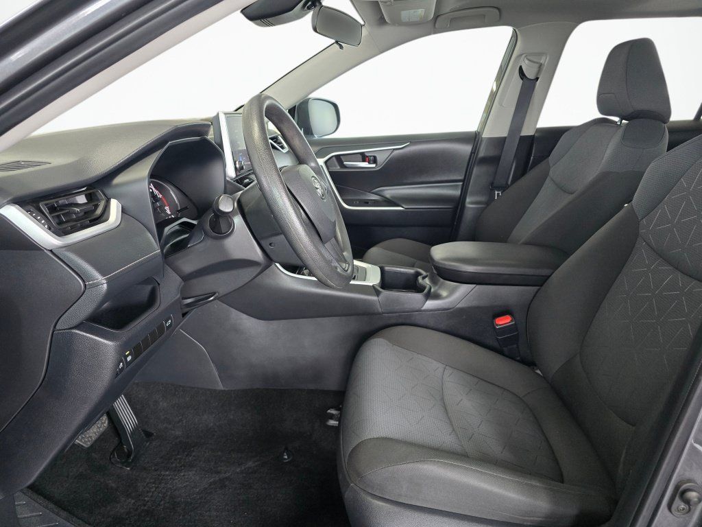 Used 2025 Toyota RAV4 XLE w/ Convenience Package AWD/4WD image 17