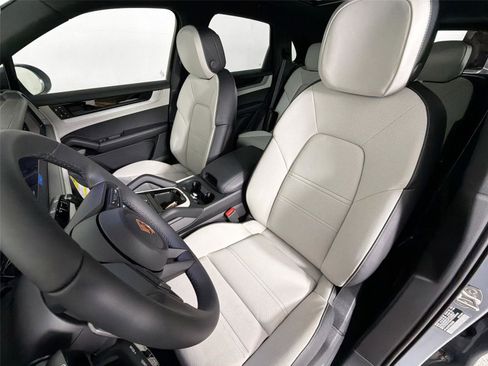 Used 2026 Porsche Cayenne Coupe AWD/4WD image 5