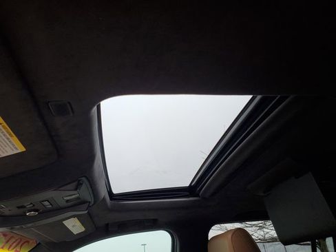 Used 2017 Cadillac Escalade ESV Platinum image 19