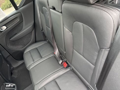 Certified 2025 Volvo XC40 B5 Core image 32