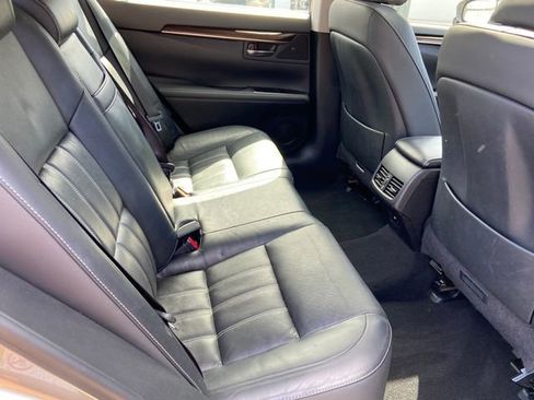 Used 2017 Lexus ES 300h FWD image 26
