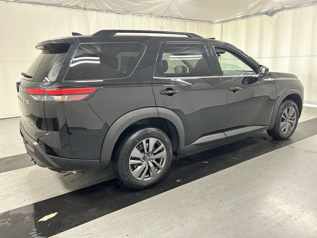 Used 2023 Nissan Pathfinder SV w/ SV Premium Package AWD/4WD image 2