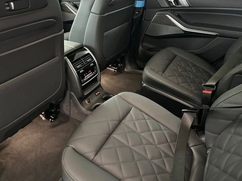 Used 2026 BMW X7 xDrive40i w/ M Sport Package image 4