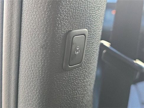 New 2025 Volkswagen ID. Buzz Pro S image 13