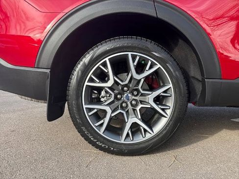 Certified 2025 Ford Explorer Platinum w/ Ultimate Package image 39