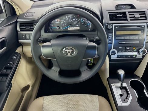 Used 2012 Toyota Camry L image 18