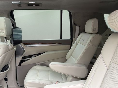 Certified 2025 Cadillac Escalade ESV Premium Luxury Platinum w/ LPO, Floor Liner Package AWD/4WD image 22
