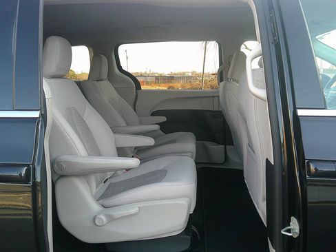 Used 2017 Chrysler Pacifica Touring Plus image 23