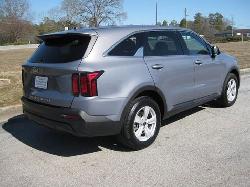 Used 2021 Kia Sorento LX image 5