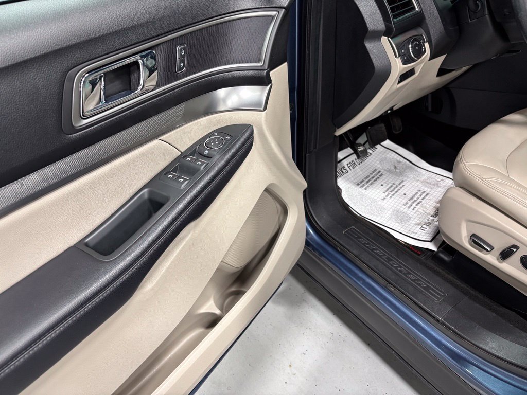 Used 2018 Ford Explorer XLT w/ Equipment Group 202A AWD/4WD image 9