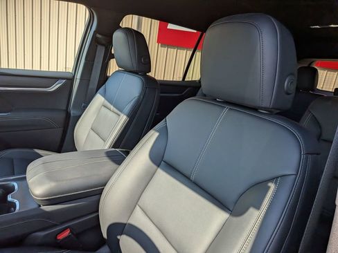 Certified 2025 GMC Acadia Elevation w/ Elevation Premium Package image 12