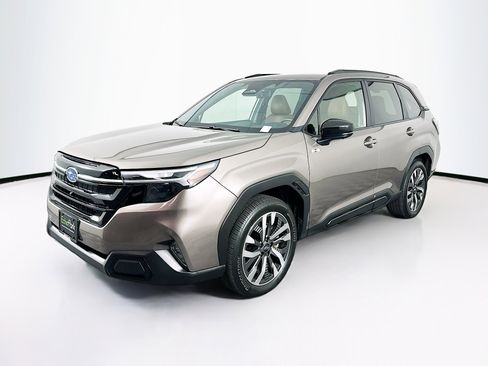 Used 2025 Subaru Forester Touring AWD/4WD image 3