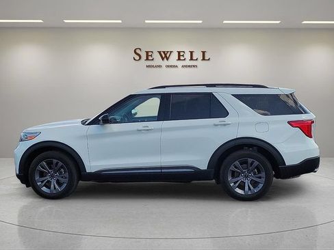 Used 2023 Ford Explorer XLT w/ Equipment Group 202A AWD/4WD image 2