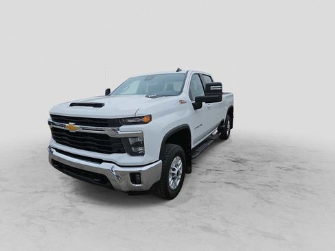 Used 2024 Chevrolet Silverado 2500 LT image 4