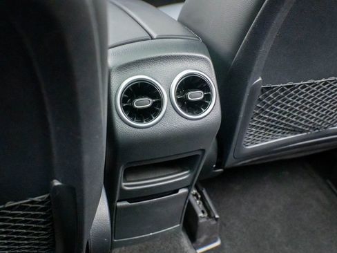 Used 2023 Mercedes-Benz GLB 250 4MATIC image 18