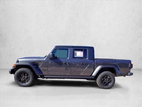 Used 2021 Jeep Gladiator Willys image 2