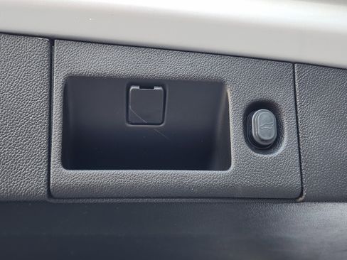 Used 2017 Cadillac Escalade Luxury image 35