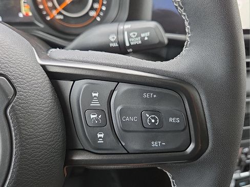 Used 2025 Jeep Gladiator Mojave w/ Convenience Group AWD/4WD image 18