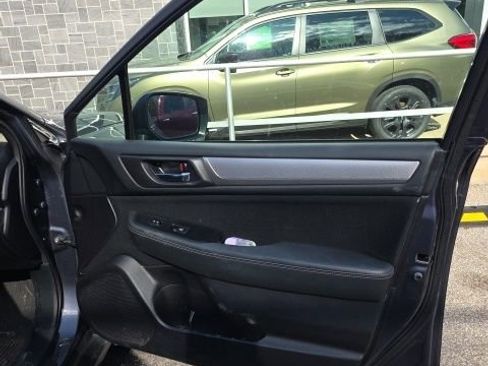 Used 2017 Subaru Outback 2.5i Premium image 16